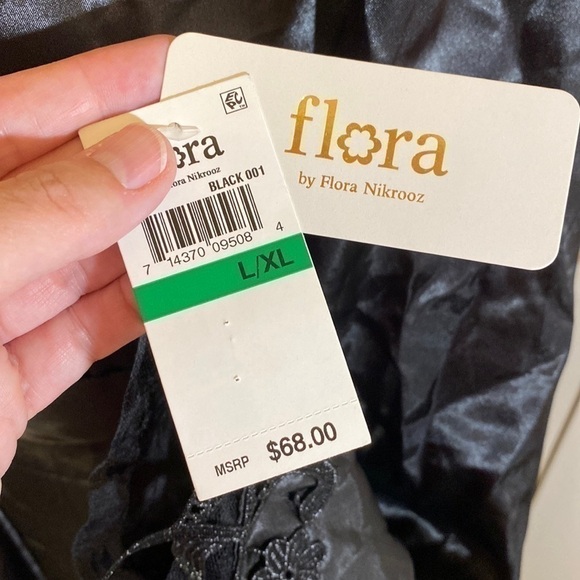 Flora Full Length Robe with Lace and Appliqué work on Sleeves Black size L/XL - Picture 8 of 11